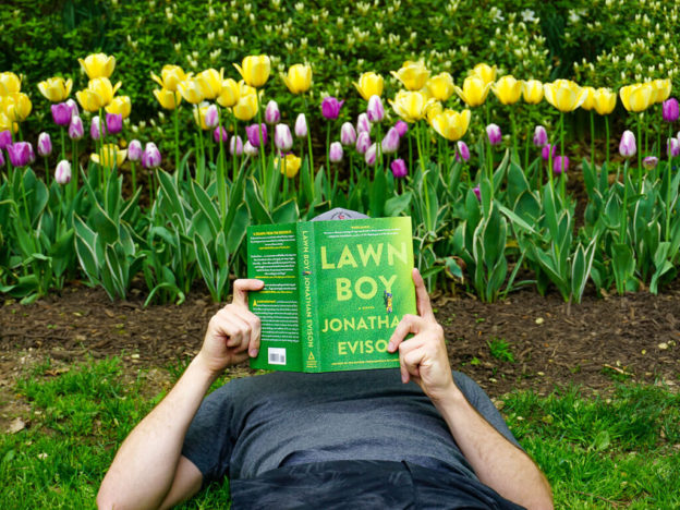 lawn-boy-by-jonathan-evison-between-two-covers